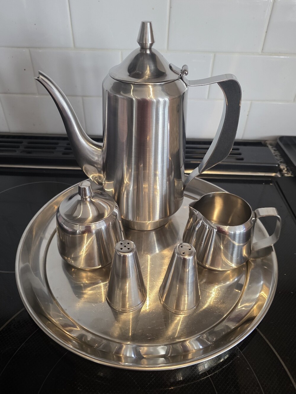 Oneida Set Includes Platter, Tea Pot, Cream & Sugar And Salt & Pepper